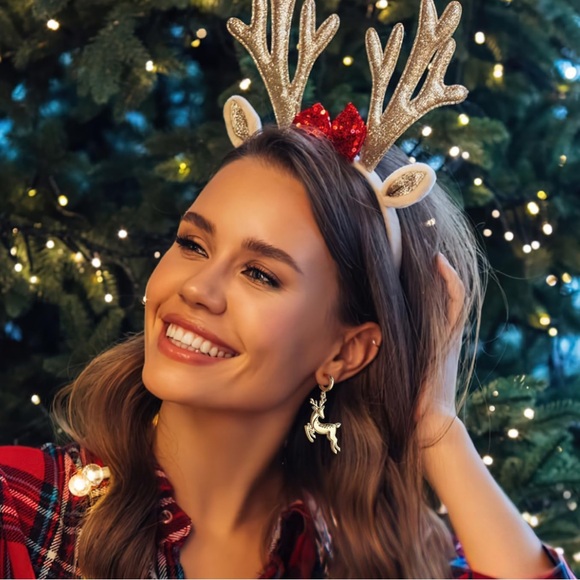 14k Reindeer Earrings - Picture 5 of 7